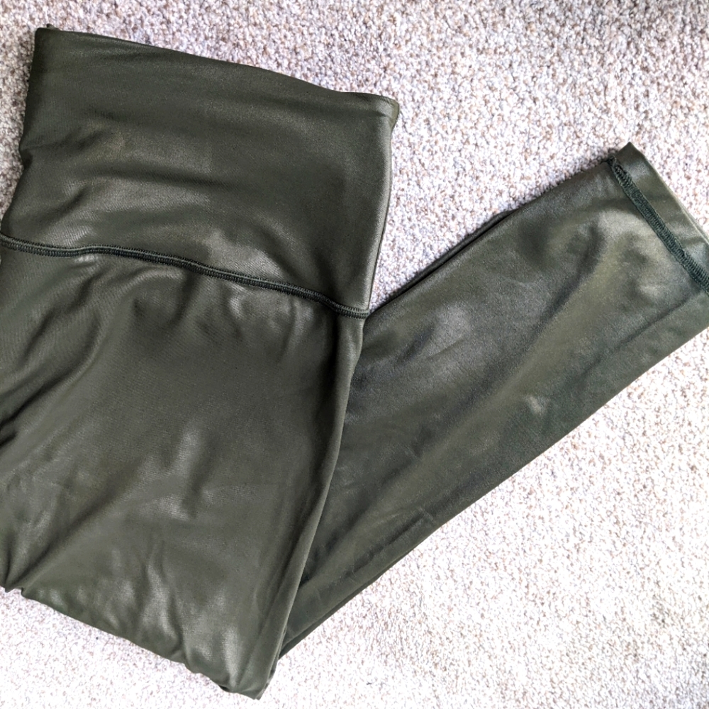 Victoria Sport Capri legging size XL Green Shine Color